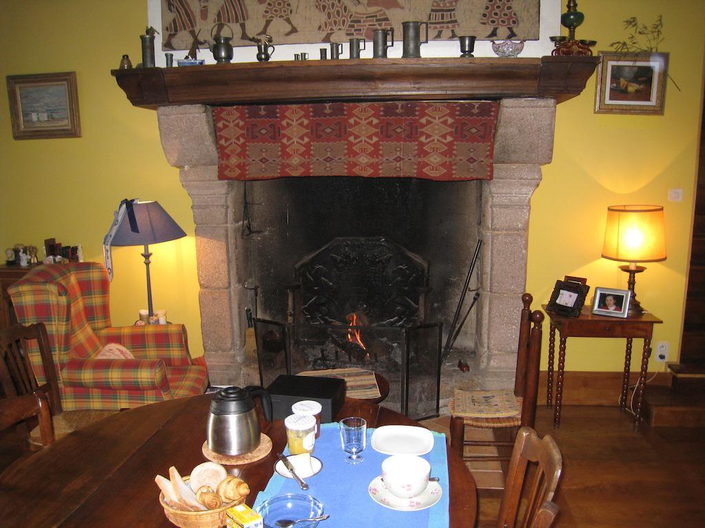 Le Logis Des Tourelles Bed and Breakfast Beaupréau Δωμάτιο φωτογραφία