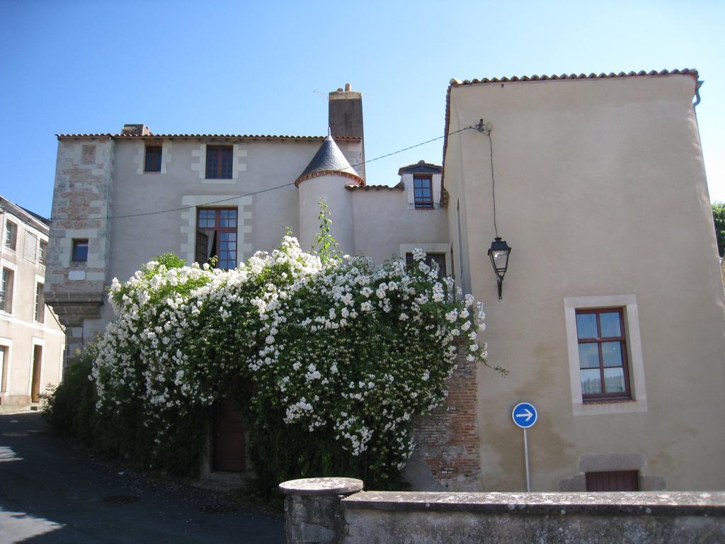 Le Logis Des Tourelles Bed and Breakfast Beaupréau Εξωτερικό φωτογραφία